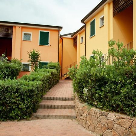 Residence Baia Delle Mimose บาเดซี ภายนอก รูปภาพ
